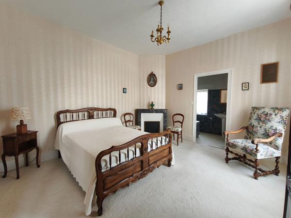 Nevers -Maison de caractère - 5 chambres -160 m² habitables -jardin sans vis-à-vis Double garage