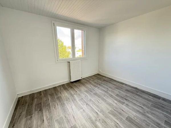 Vente                                                      Appartement
                        
                     4 pièces                      62 m2                     à Melun