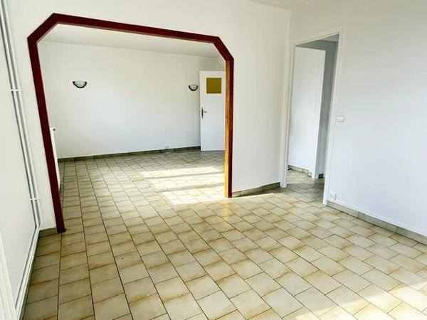 Vente                                                      Appartement
                        
                     4 pièces                      62 m2                     à Melun