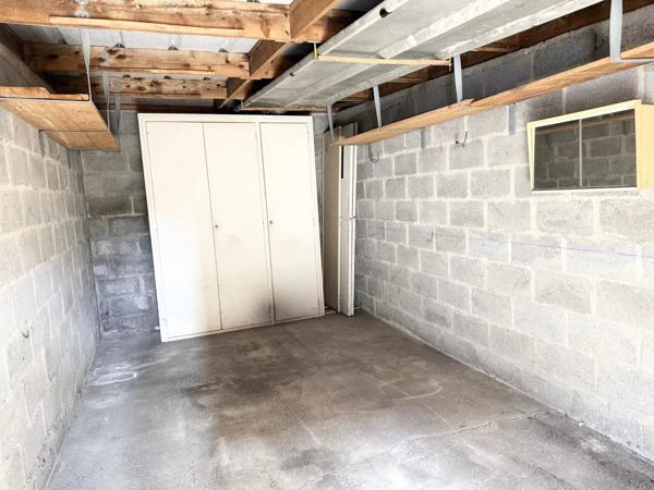 Vente                                                      Appartement
                        
                     4 pièces                      62 m2                     à Melun