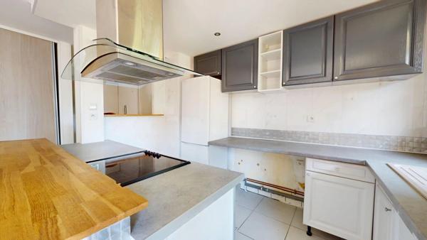 Location                                                      Appartement
                        
                     2 pièces                      42 m2                     à Pontault-Combault