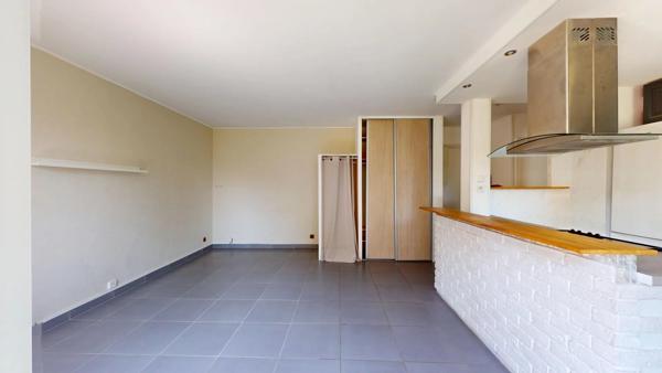 Location                                                      Appartement
                        
                     2 pièces                      42 m2                     à Pontault-Combault