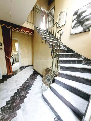 Vente                                                      Maison
                        
                     6 pièces                      120 m2                     à Clamart