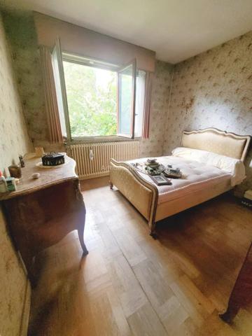Vente                                                      Maison
                        
                     6 pièces                      120 m2                     à Clamart