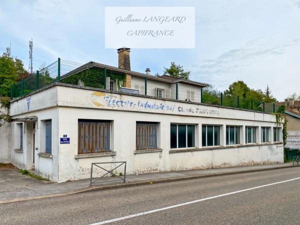 À vendre sur Oyonnax (01 100), un Bâtiment industriel de 240 m2 avec 4 bureaux et 2 garages