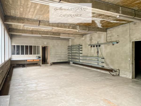À vendre sur Oyonnax (01 100), un Bâtiment industriel de 240 m2 avec 4 bureaux et 2 garages