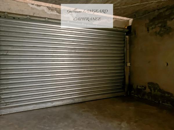 À vendre sur Oyonnax (01 100), un Bâtiment industriel de 240 m2 avec 4 bureaux et 2 garages