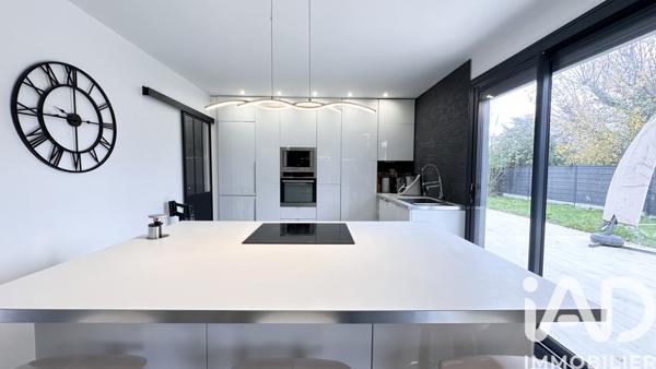 Maison à vendre 7 pièces 165 m² Élancourt