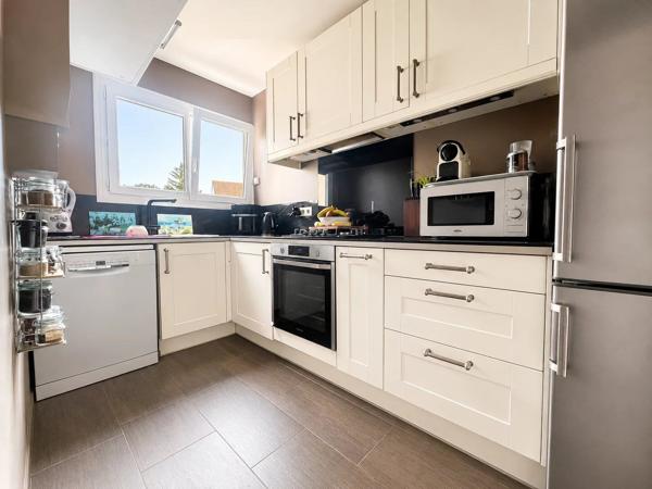 Vente                                                      Appartement
                        
                     3 pièces                      65 m2                     à Ozoir-la-Ferrière