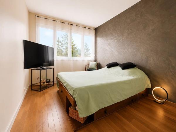 Vente                                                      Appartement
                        
                     3 pièces                      65 m2                     à Ozoir-la-Ferrière