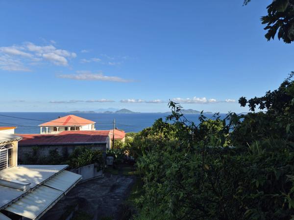 Appartement à venPépites du mois. Deux Appartements plus terrain 800 m², vue panoramique vers les Saintes, à vendre 3 pièces TROIS RIVIERES (971)
