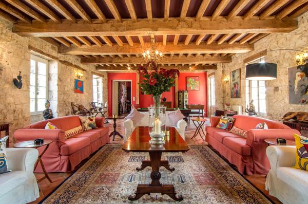 Château à 10 minutes de Bergerac avec maison d'amis et de gardien, piscine, tennis et dépendances
