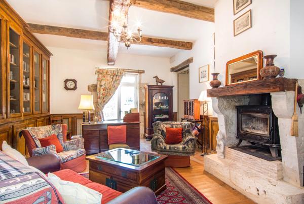 Château à 10 minutes de Bergerac avec maison d'amis et de gardien, piscine, tennis et dépendances