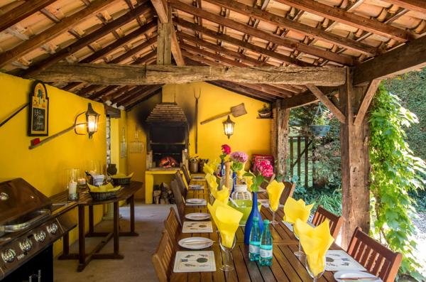 Château à 10 minutes de Bergerac avec maison d'amis et de gardien, piscine, tennis et dépendances