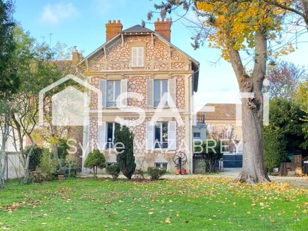 Maison pleine de charme avec son parc arboré
