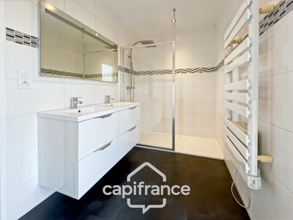 Maison familiale contemporaine, 145 m2, 4 chambres, en excellent état, sous-sol total, quartier Grand Val, proche gare, écoles, commerces, à Sucy-en-brie