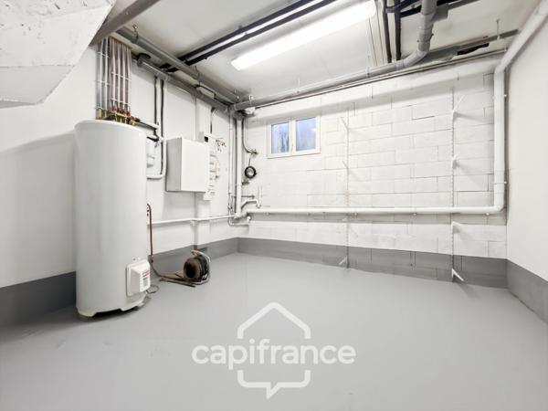 Maison familiale contemporaine, 145 m2, 4 chambres, en excellent état, sous-sol total, quartier Grand Val, proche gare, écoles, commerces, à Sucy-en-brie