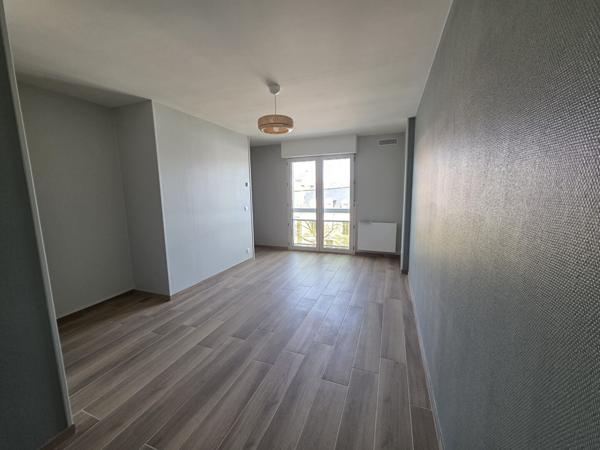 Studio refait à neuf - Proche gare - Parking et cave secteur Mantes-la-Jolie