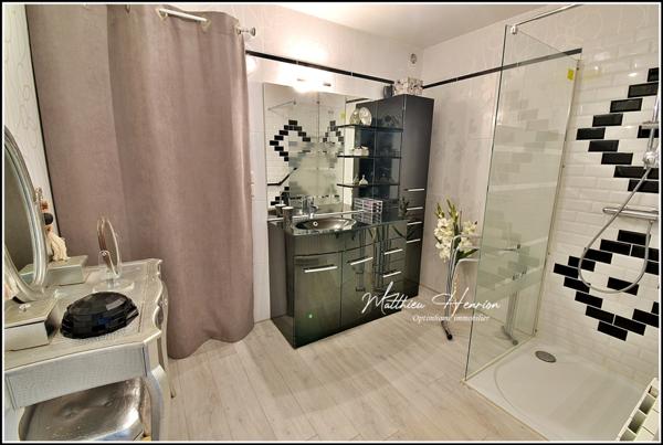 Évreux - Quartier Saint-Michel : maison contemporaine de 2008 avec 4 chambres et jardin