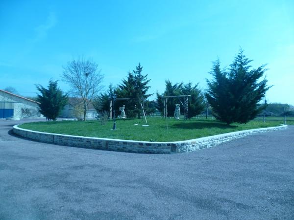 Magifique Longère avec piscine intérieure, 2 maison d'amis et 7 ha de terrain.