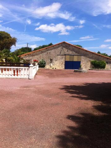 Magifique Longère avec piscine intérieure, 2 maison d'amis et 7 ha de terrain.