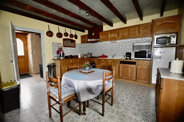 Magifique Longère avec piscine intérieure, 2 maison d'amis et 7 ha de terrain.
