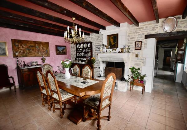 Magifique Longère avec piscine intérieure, 2 maison d'amis et 7 ha de terrain.