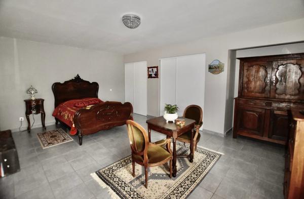 Magifique Longère avec piscine intérieure, 2 maison d'amis et 7 ha de terrain.