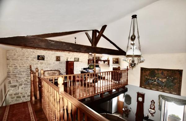 Magifique Longère avec piscine intérieure, 2 maison d'amis et 7 ha de terrain.