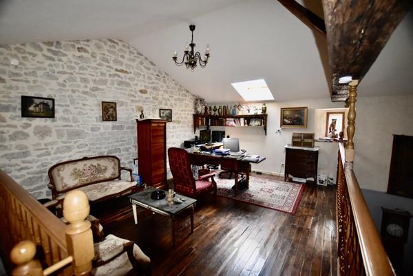 Magifique Longère avec piscine intérieure, 2 maison d'amis et 7 ha de terrain.