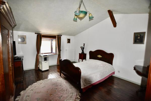 Magifique Longère avec piscine intérieure, 2 maison d'amis et 7 ha de terrain.