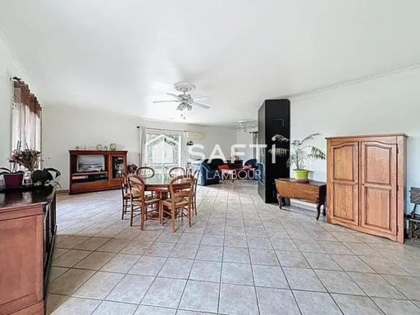 Maison de plain-pied T4/5 sur terrain plat 869 m²