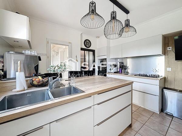 Maison de plain-pied T4/5 sur terrain plat 869 m²