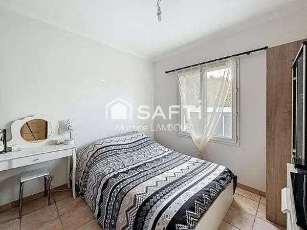 Maison de plain-pied T4/5 sur terrain plat 869 m²