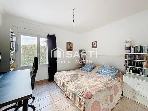 Maison de plain-pied T4/5 sur terrain plat 869 m²