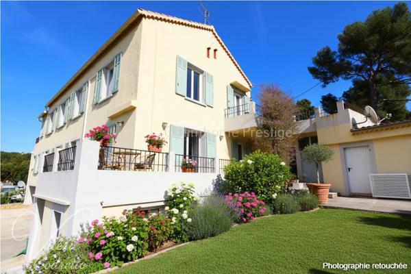 Le Pradet Oursinières – Propriété vue mer 320 m² avec appartements indépendants, plage à pied sur 3048 m² de terrain clôturé