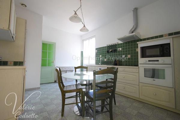 Le Pradet Oursinières – Propriété vue mer 320 m² avec appartements indépendants, plage à pied sur 3048 m² de terrain clôturé