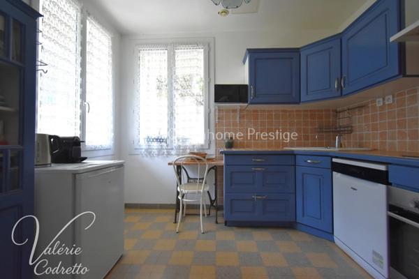 Le Pradet Oursinières – Propriété vue mer 320 m² avec appartements indépendants, plage à pied sur 3048 m² de terrain clôturé