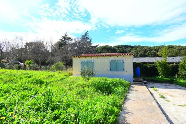 Le Pradet Oursinières – Propriété vue mer 320 m² avec appartements indépendants, plage à pied sur 3048 m² de terrain clôturé