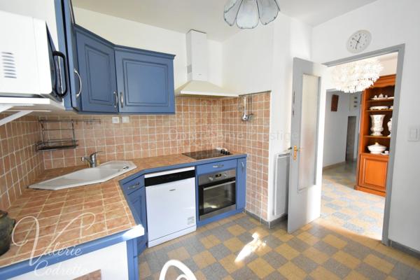 Le Pradet Oursinières – Propriété vue mer 320 m² avec appartements indépendants, plage à pied sur 3048 m² de terrain clôturé