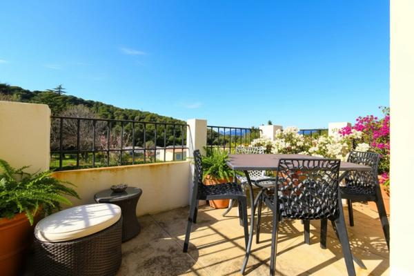 Le Pradet Oursinières – Propriété vue mer 320 m² avec appartements indépendants, plage à pied sur 3048 m² de terrain clôturé