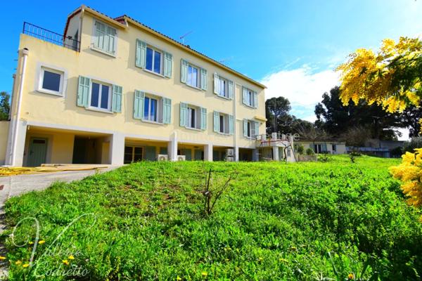 Le Pradet Oursinières – Propriété vue mer 320 m² avec appartements indépendants, plage à pied sur 3048 m² de terrain clôturé