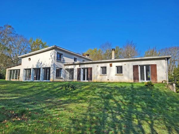 Grande maison individuelle dans un cadre magnifique, à deux pas du Golf de Cognac