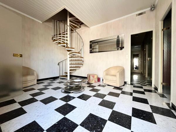 Maison de ville Champs de Mars avec garage, terrasse, patio