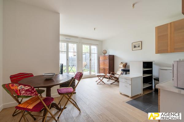 Appartement 1 pièce(s) 38 m2 295 000 € **  - Référence  13524