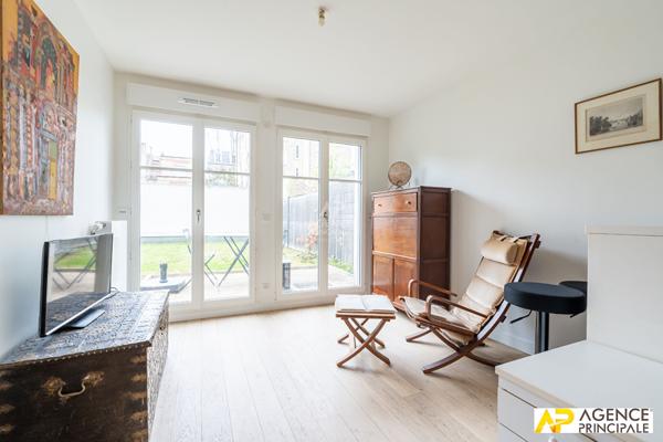 Appartement 1 pièce(s) 38 m2 295 000 € **  - Référence  13524