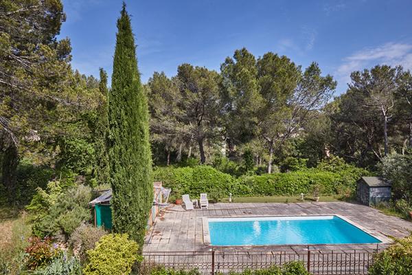 Maison Provençale 8 pièces à vendre à  15 Minutes d'Aix-en-Provence-