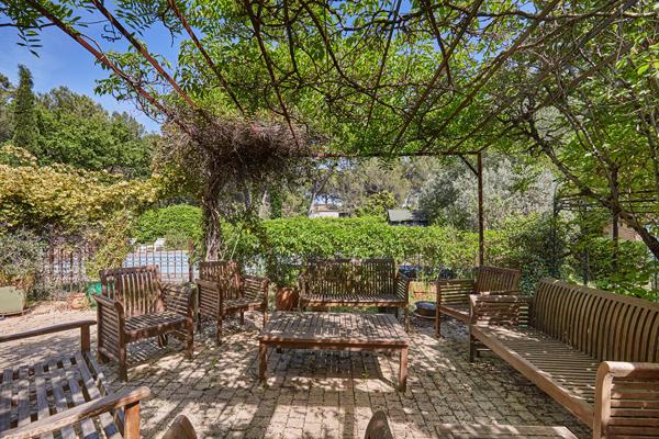 Maison Provençale 8 pièces à vendre à  15 Minutes d'Aix-en-Provence-