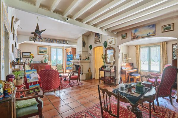 Maison Provençale 8 pièces à vendre à  15 Minutes d'Aix-en-Provence-