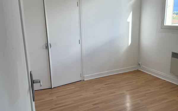 Appartement à louer    3 pièces •  Pont-Saint-Esprit